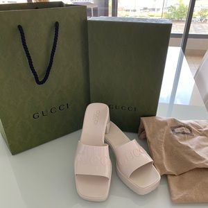 GUCCI slide sandal with logo